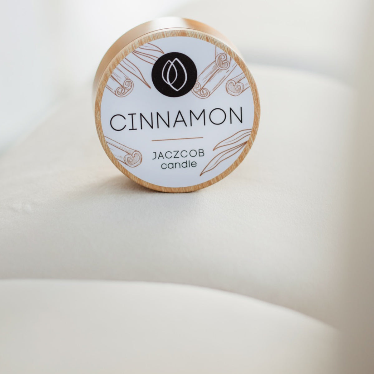 Prémiová vonná svíčka – Cinnamon [140g]